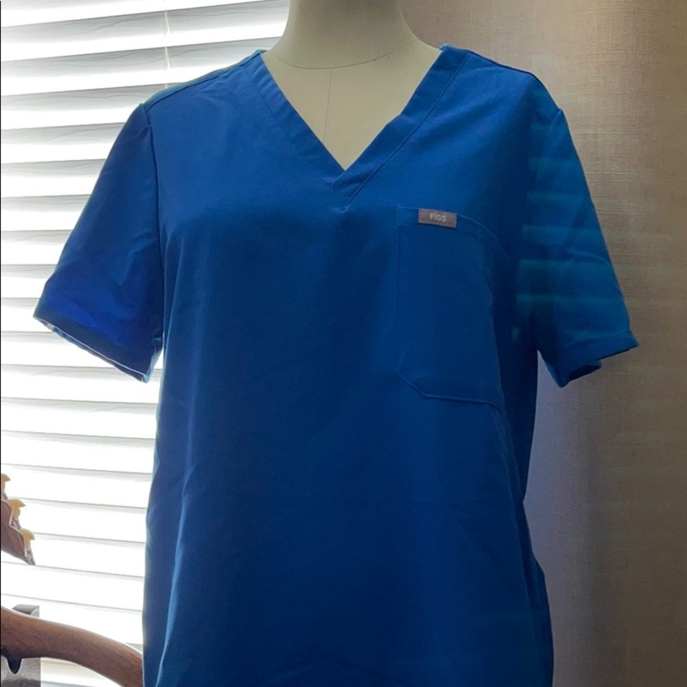Figs scrub top